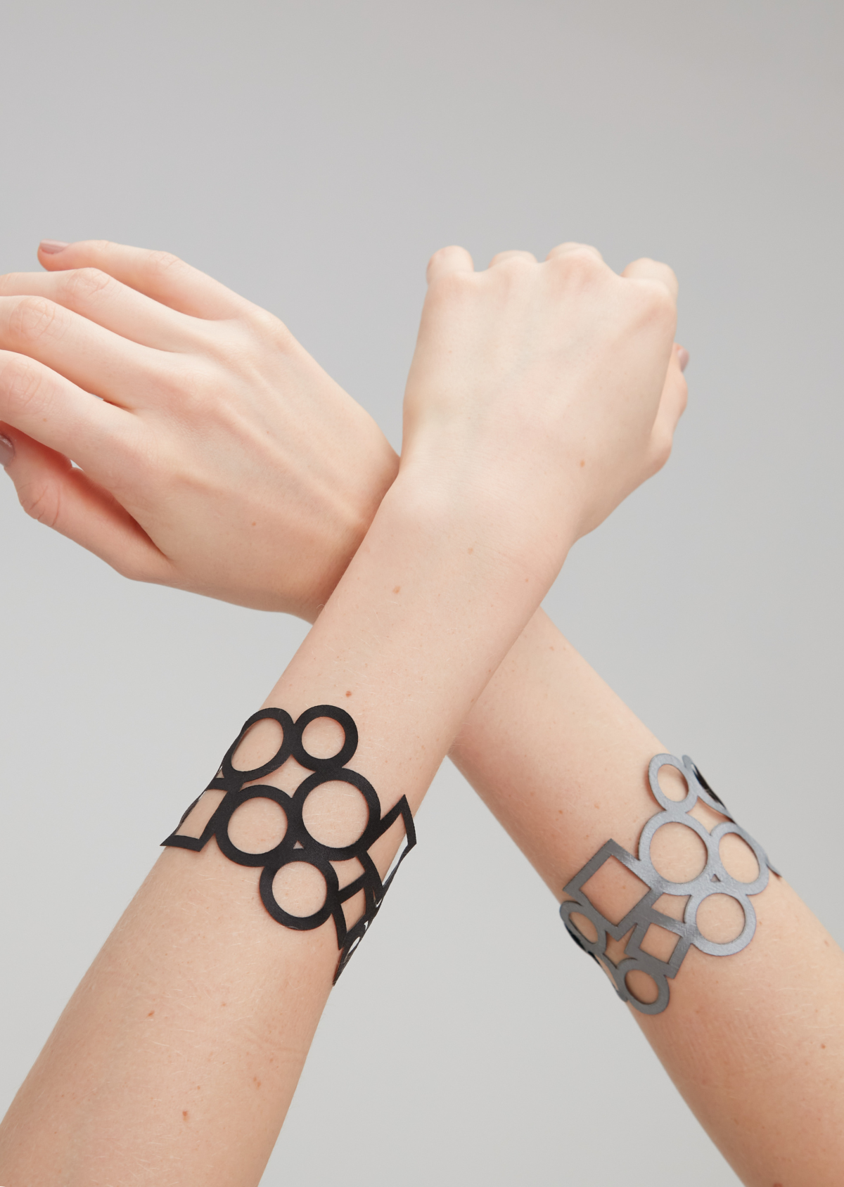 Pulseira Geométrica dupla-face Prata e Preto - TOM