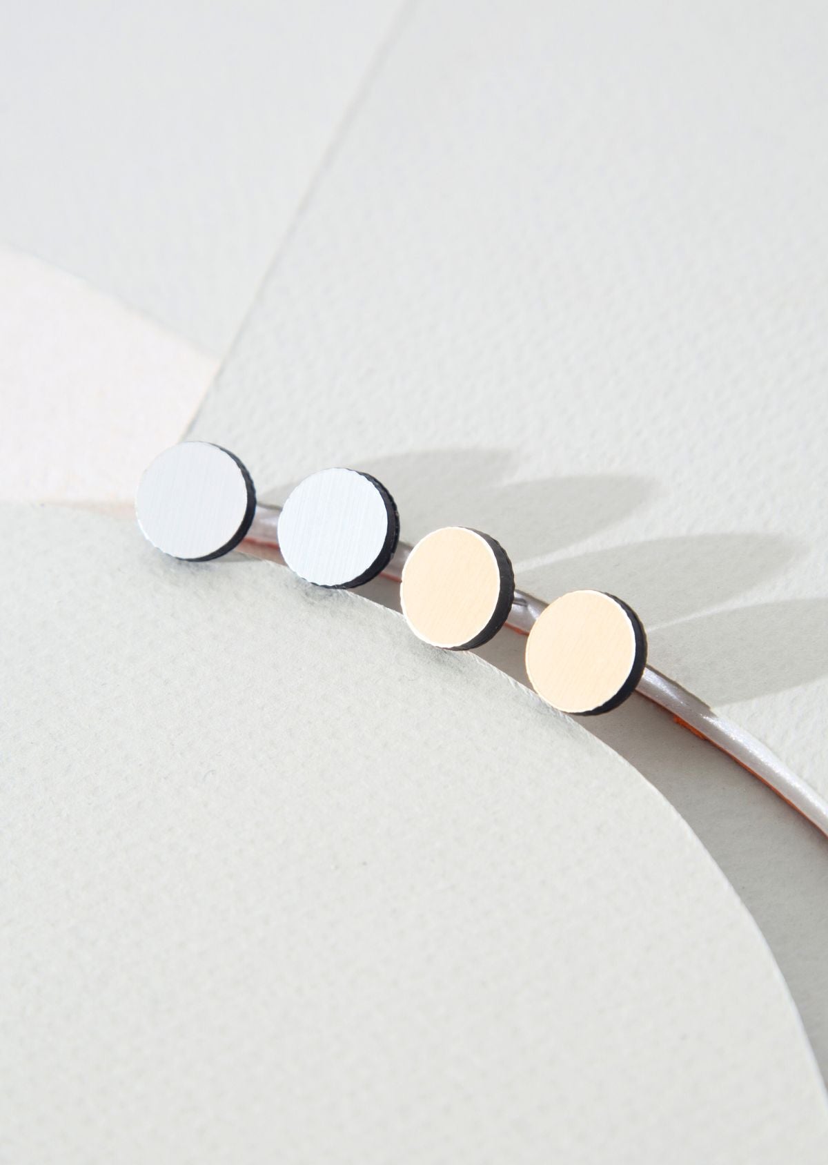 Brinco Abstração Dots Ouro