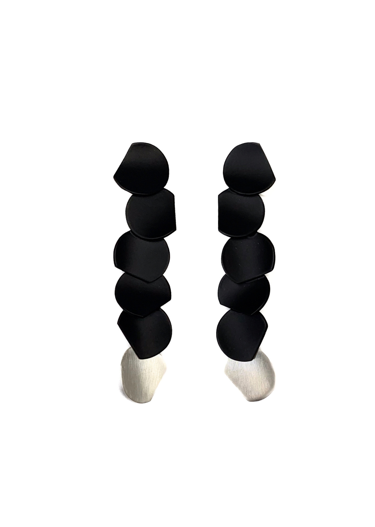 Brinco Contraponto Sobreposto Prata e Preto
