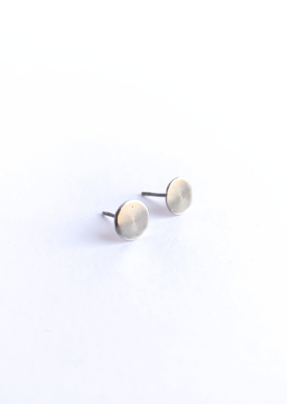 Brinco Disquinho Dupla Face Azul Metálico e Prata