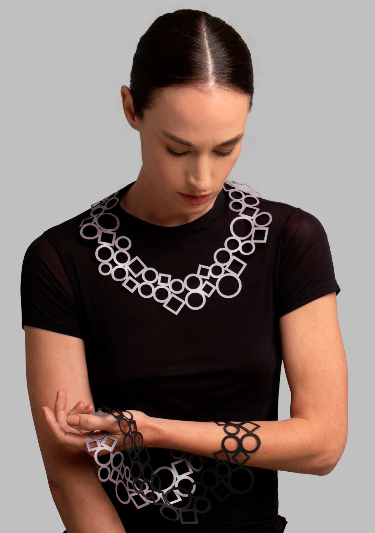 Colar Geométrico dupla-face Prata e Preto