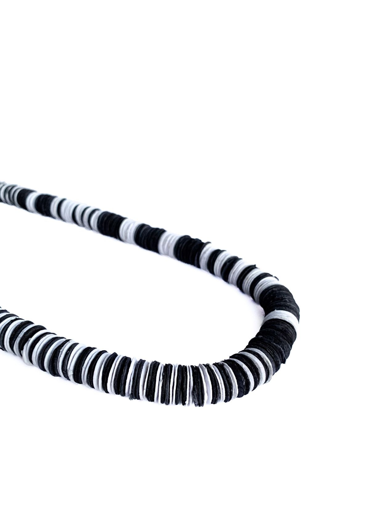 Colar Netuno Preto e Branco longo-curto