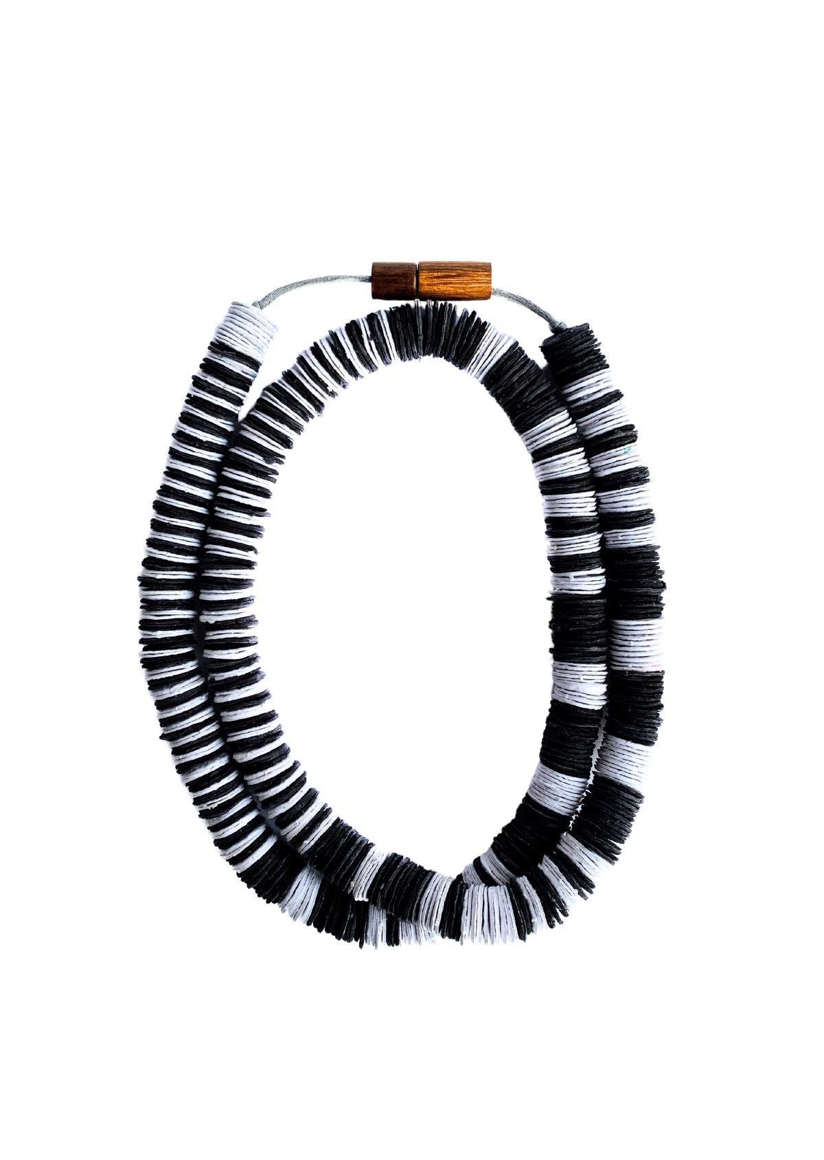 Colar Netuno Preto e Branco longo-curto