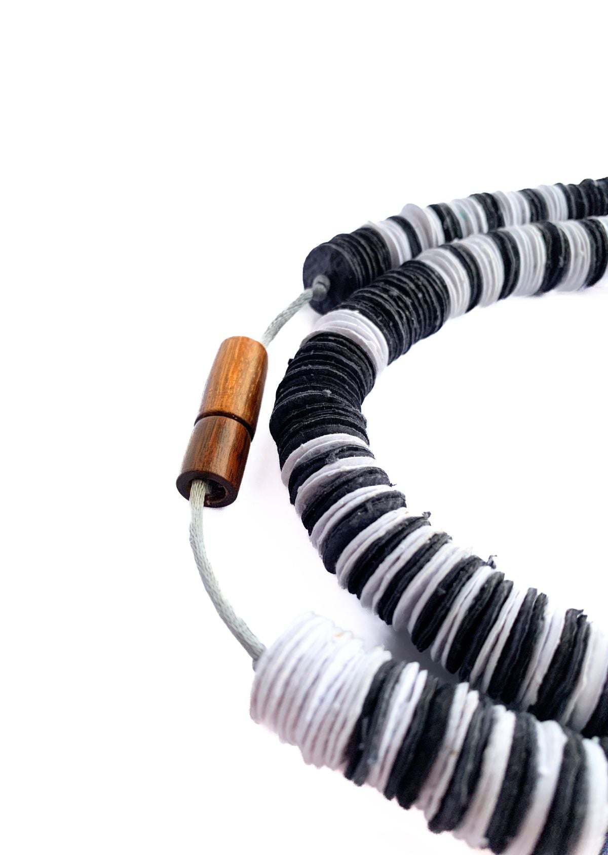 Colar Netuno Preto e Branco longo-curto