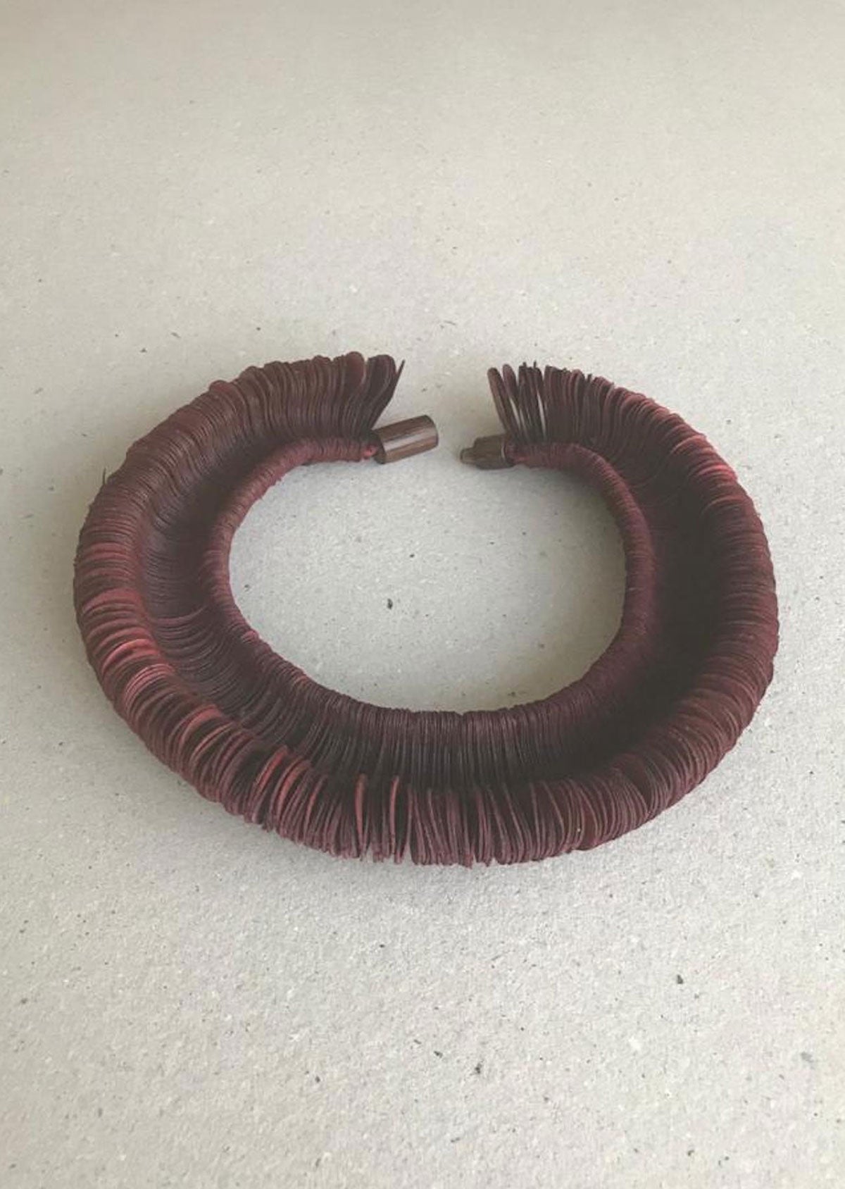 Colar Plutão Vinho