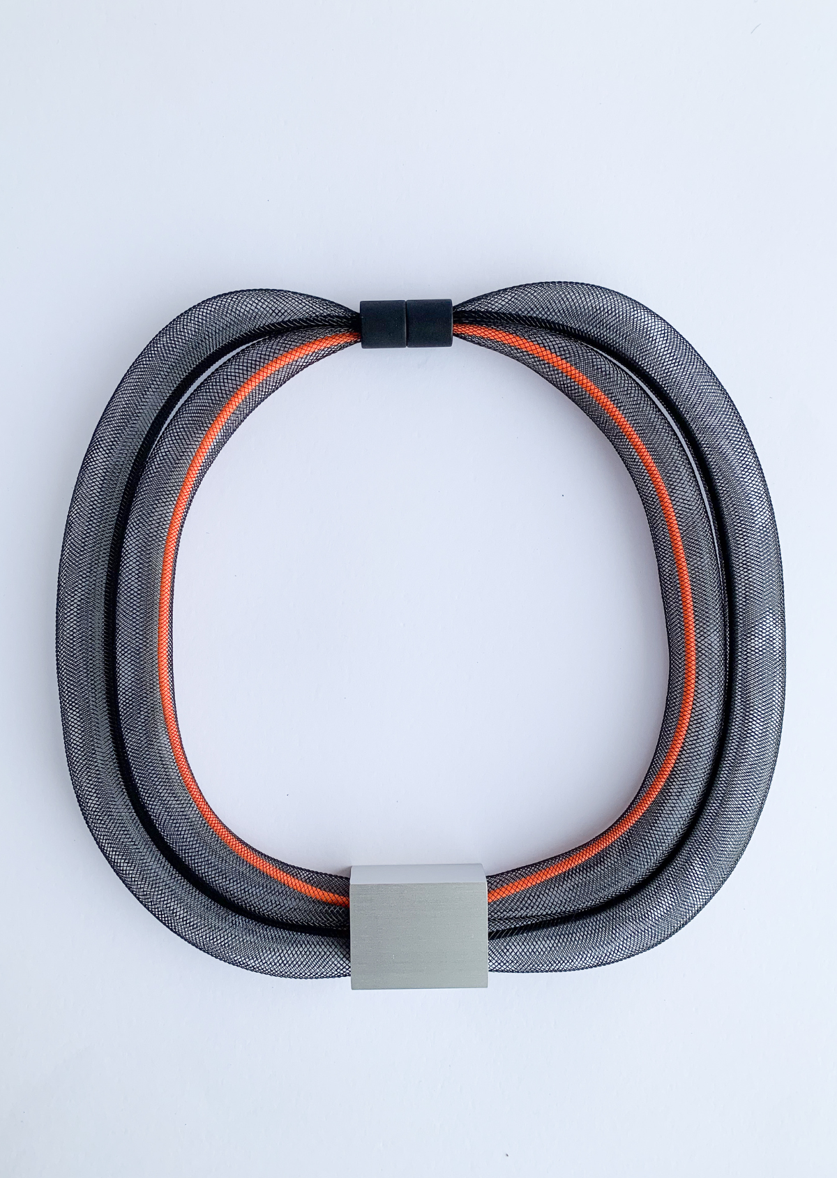 Colar Transluce Preto e Laranja