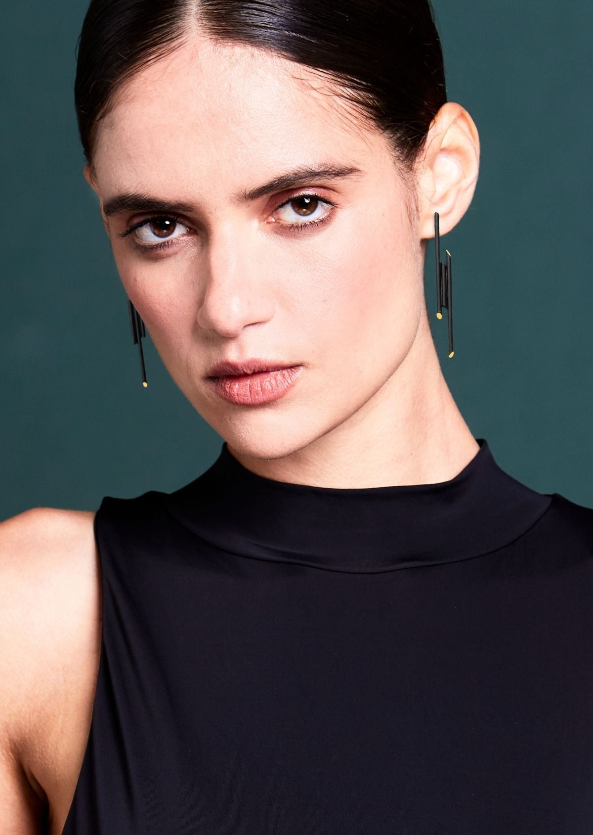 Brinco Sombra e Corte H Preto