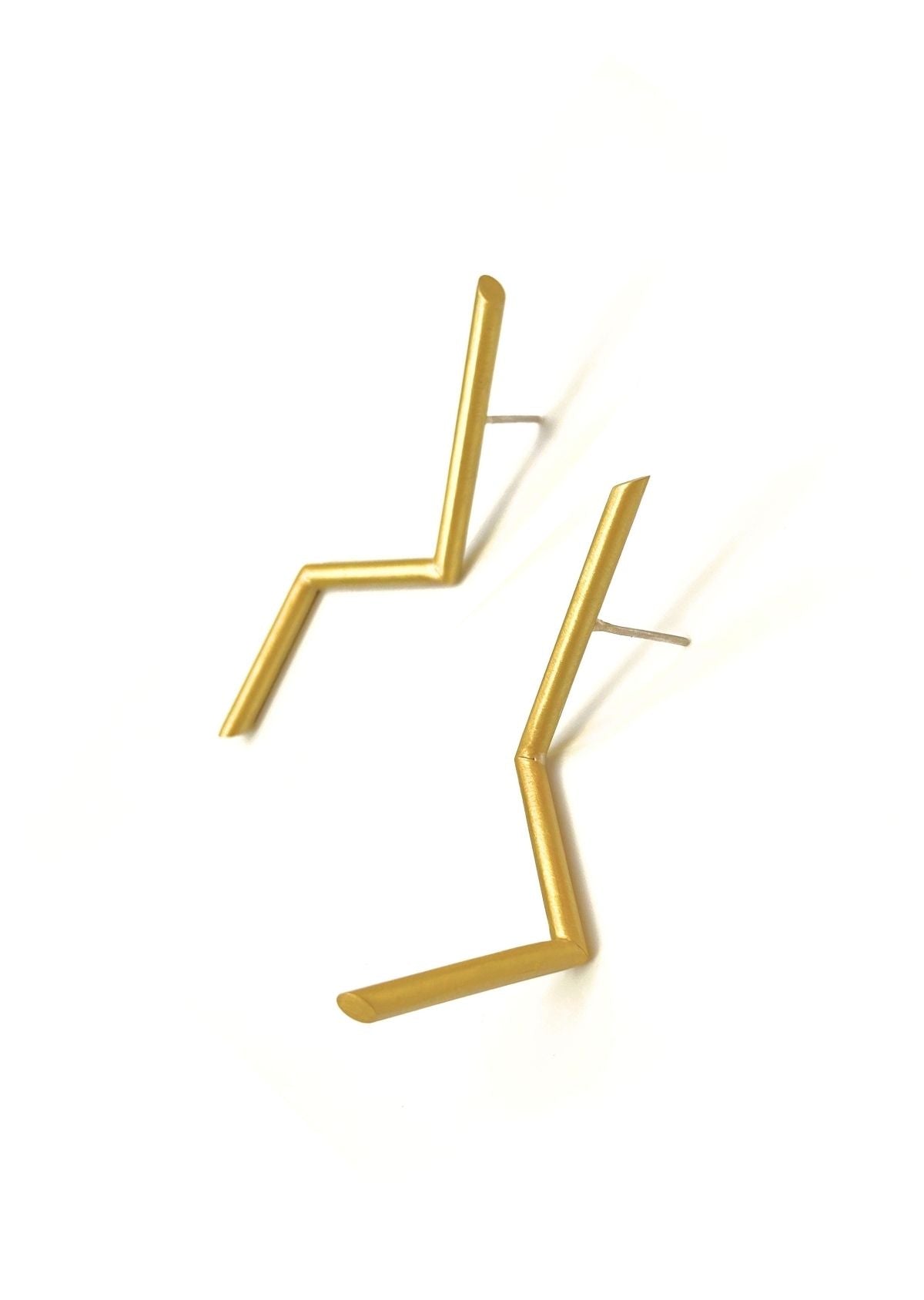Brinco Sombra e Corte Z Dourado Fosco