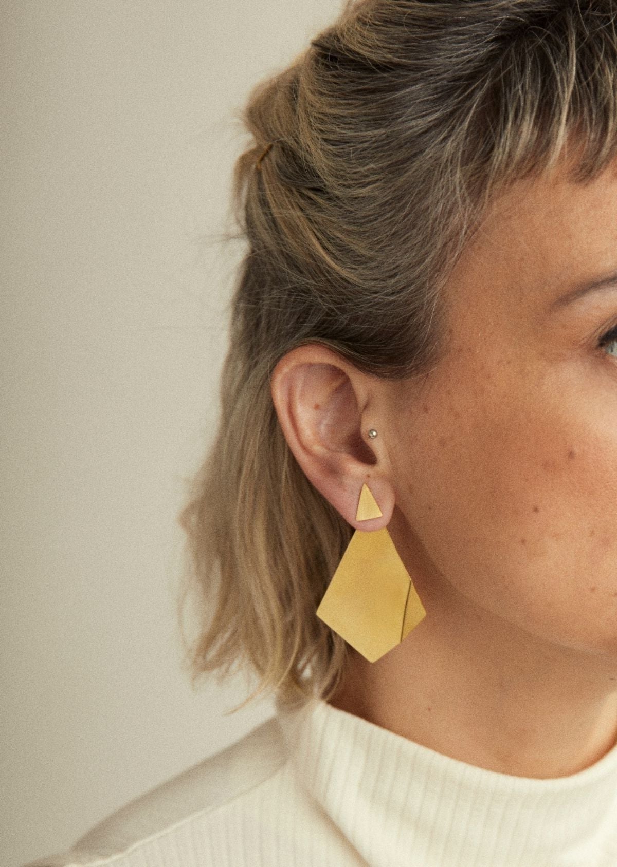 Brinco Vértice Duplo Ouro