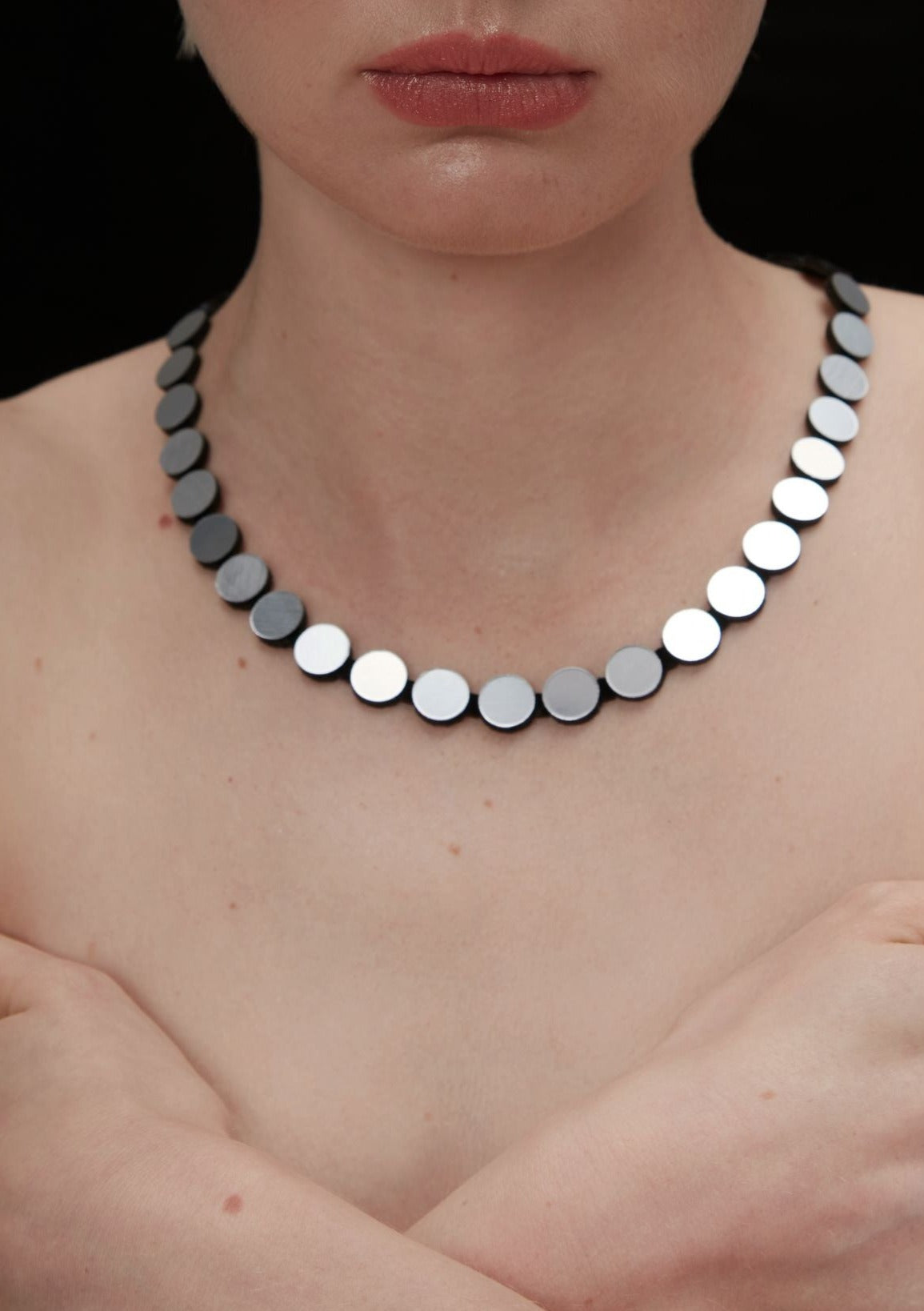 Colar Abstração Dots Prata