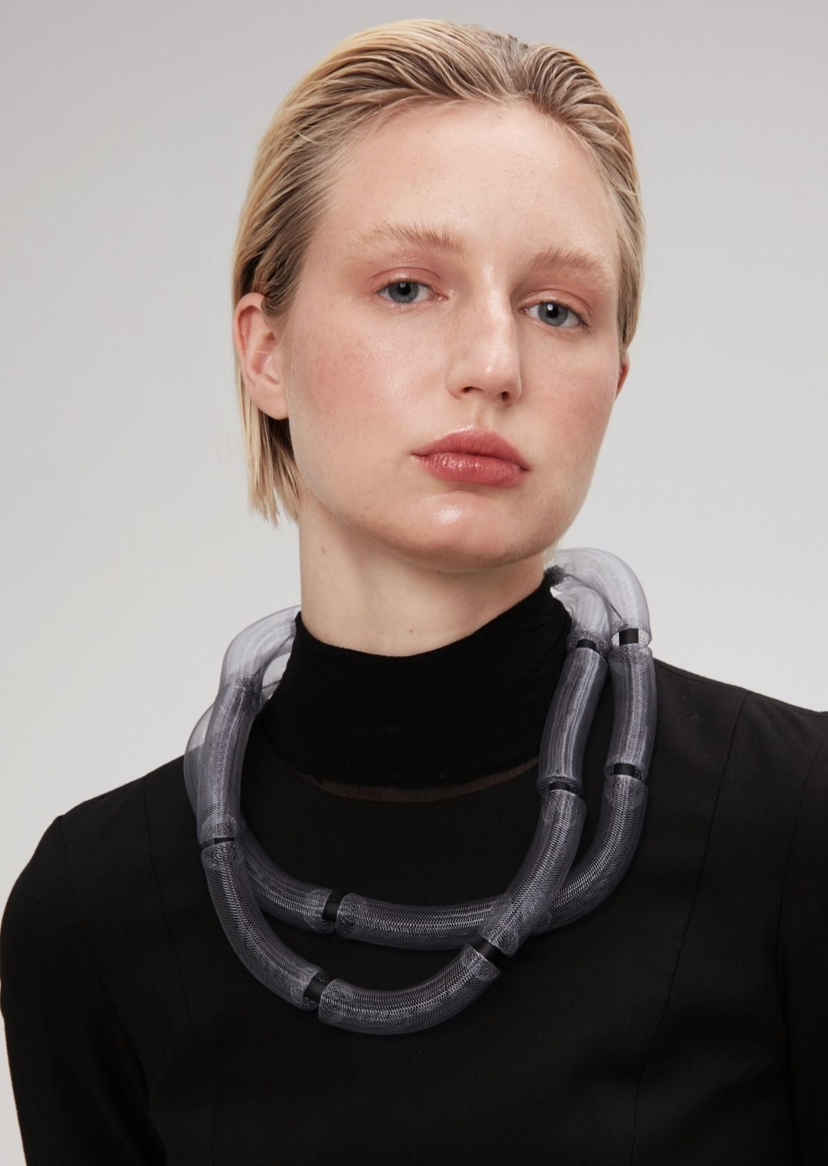 Colar Bússola Longo Fumê