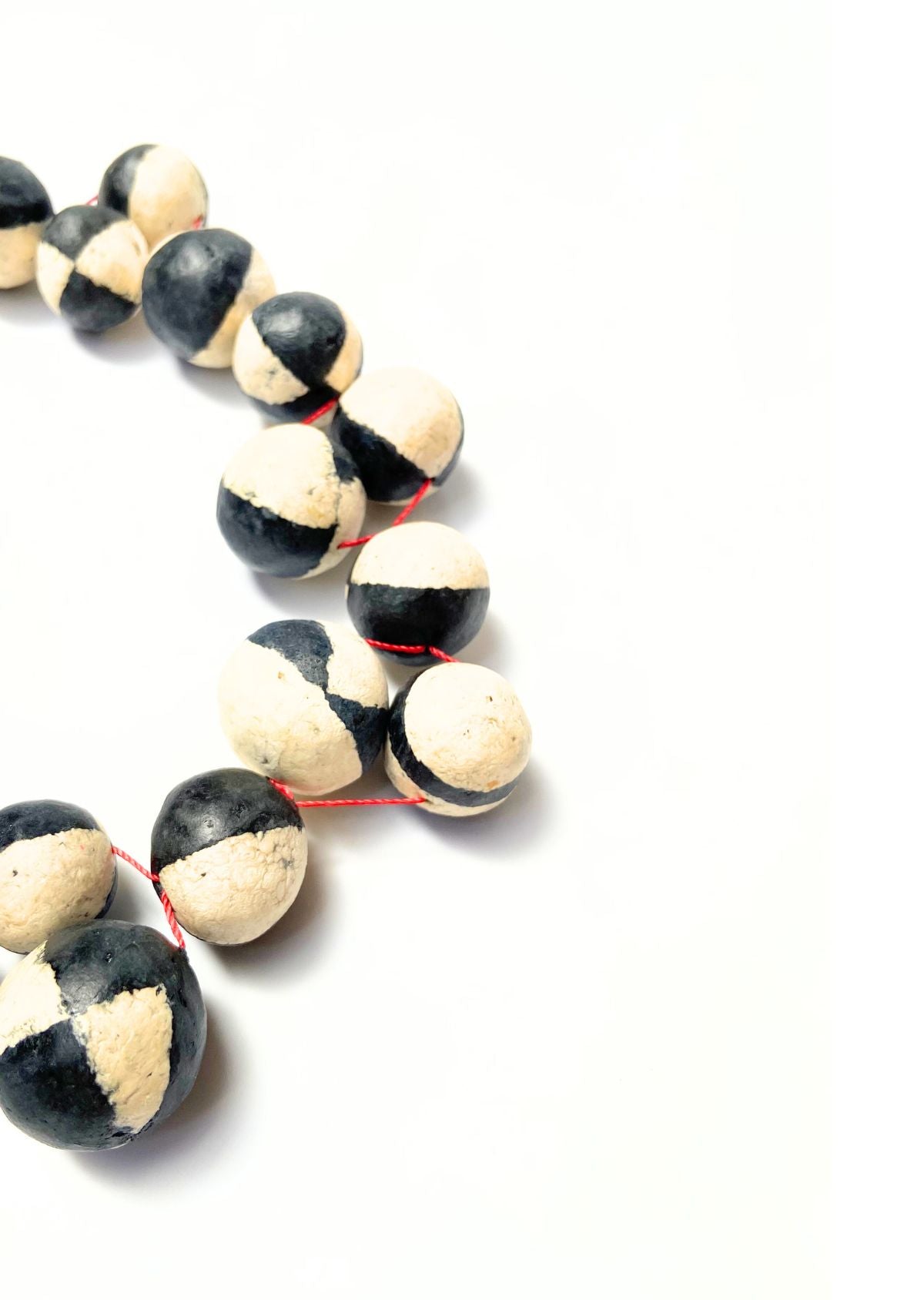 Colar Ritmo Preto e Branco