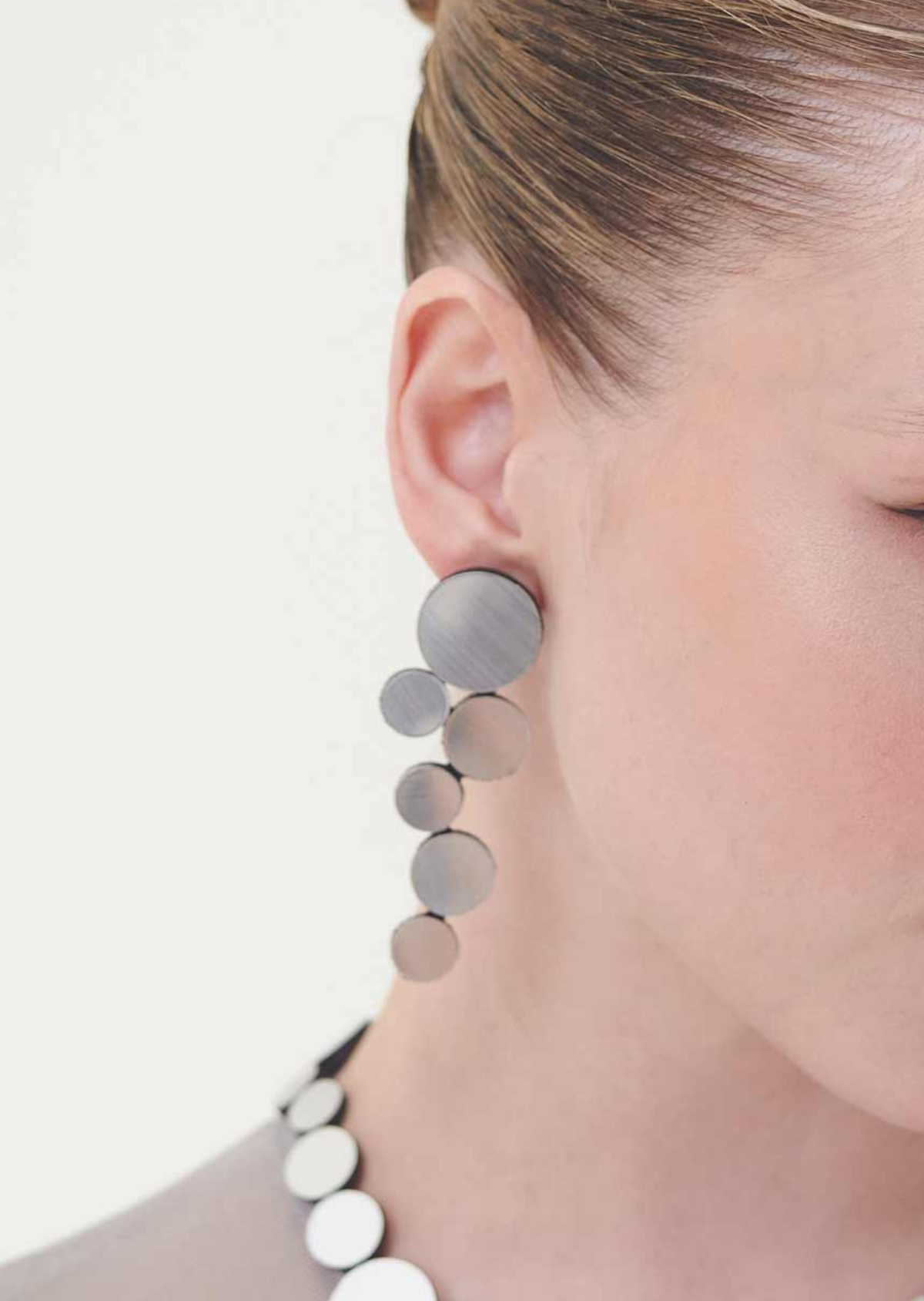 Brinco Abstração Longo Prata - TOM