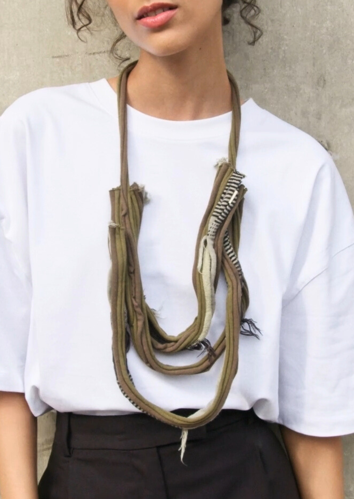 Colar Tiras Verde Musgo e Preto