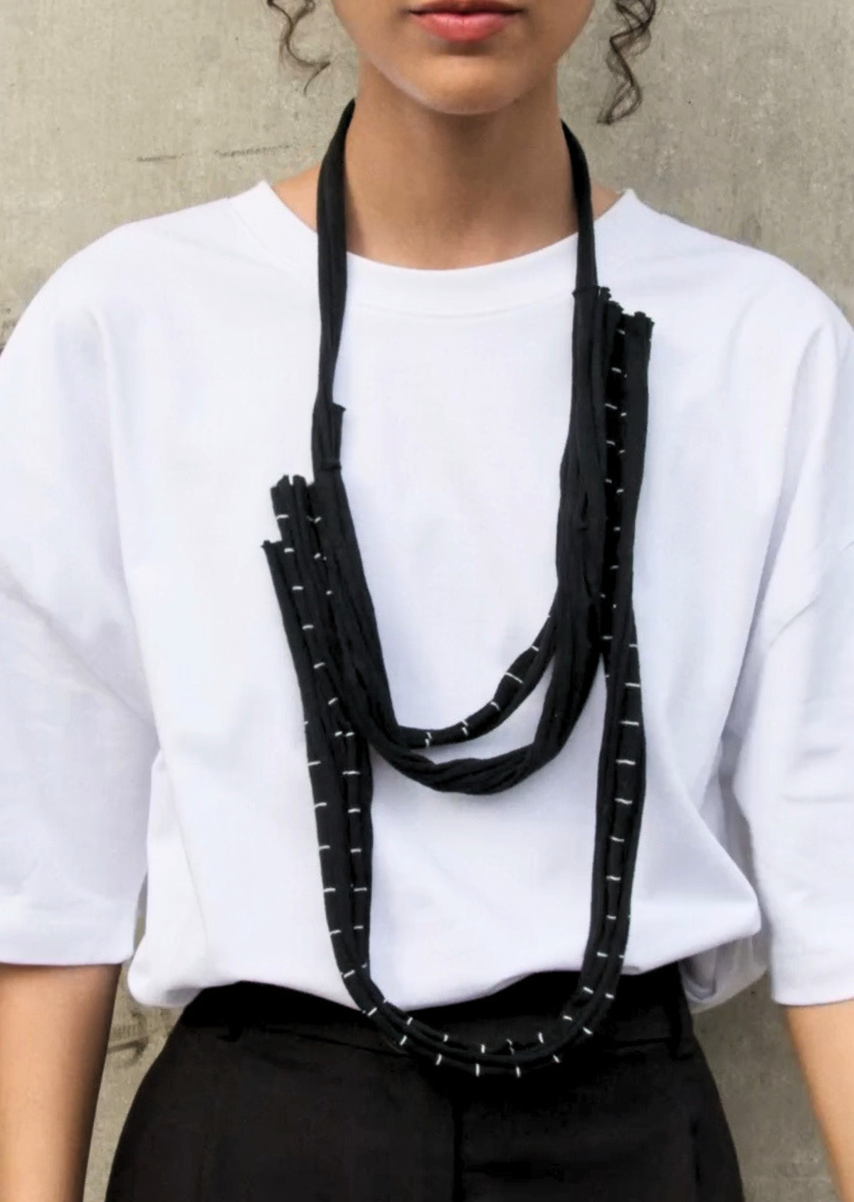 Colar Tiras Preto e Branco