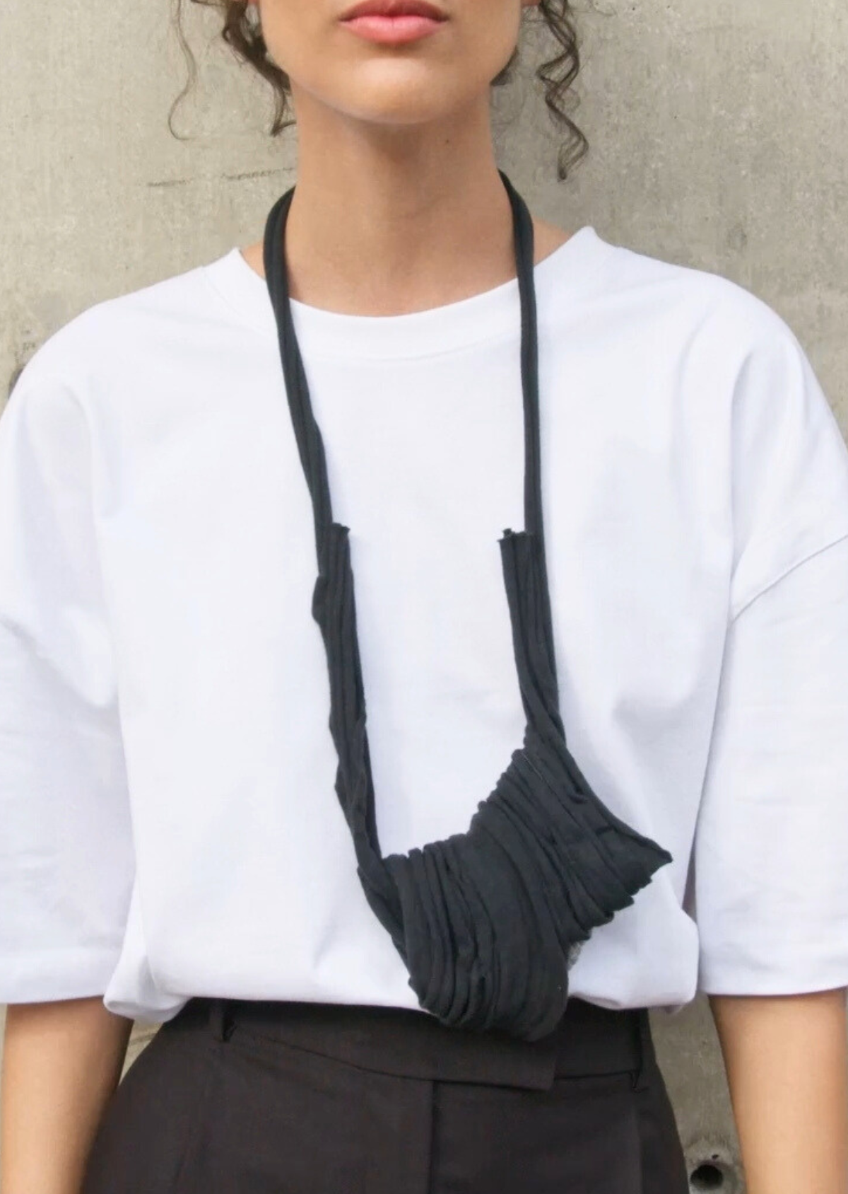 Colar Canutilho Preto longo-curto