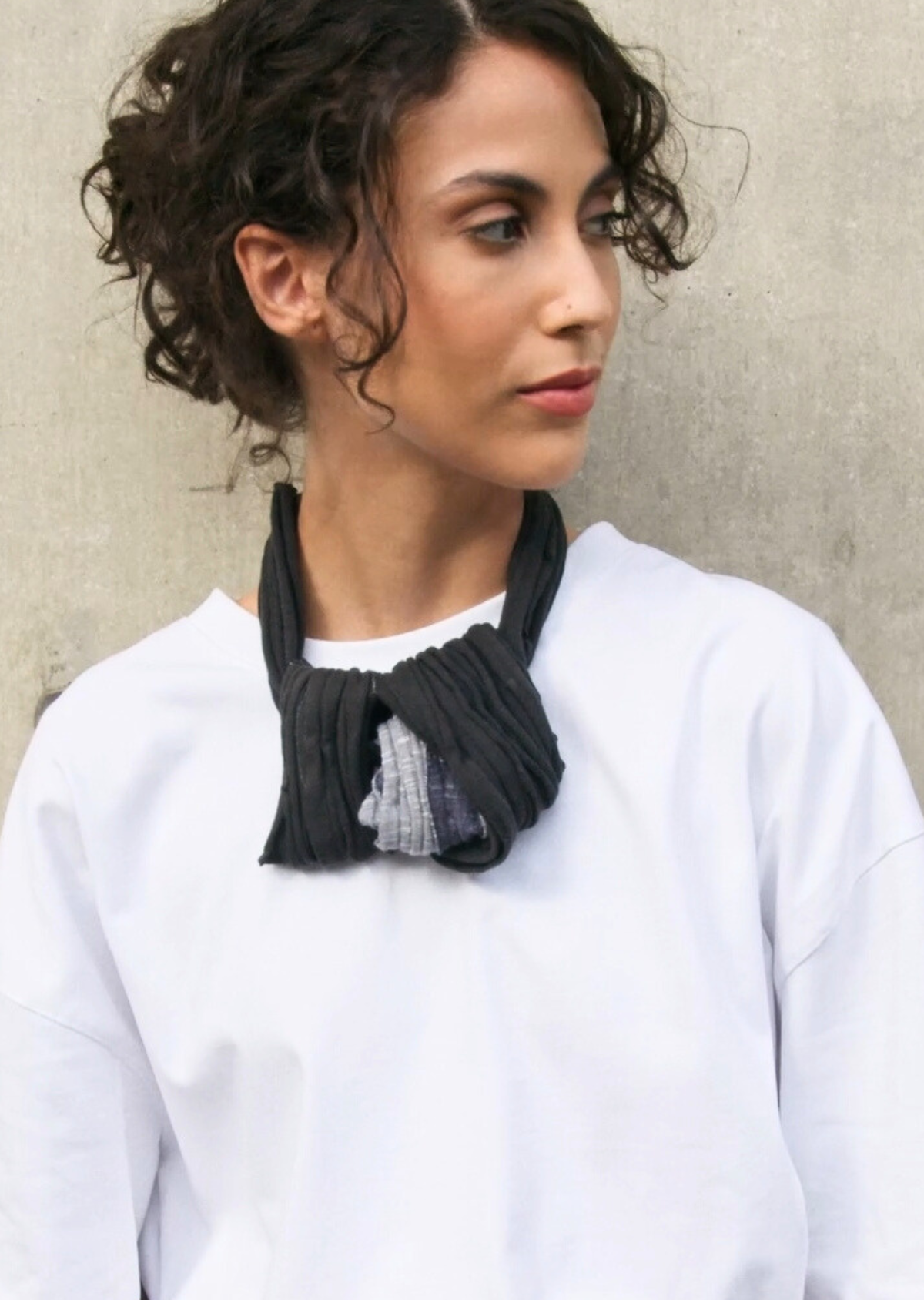 Colar Canutilho Preto longo-curto