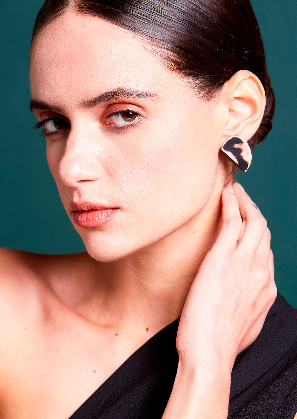 Brinco Asa Assimétrico Riscado Cobre