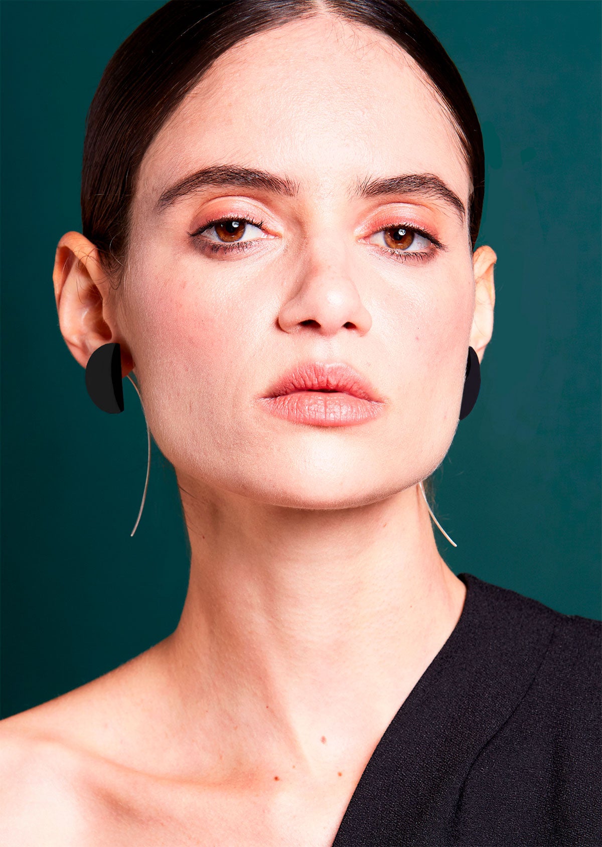 Brinco Asa Longo Preto