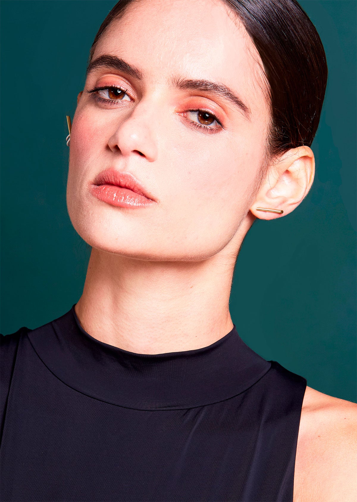 Brinco Sombra e Corte Earcuff Assimétrico