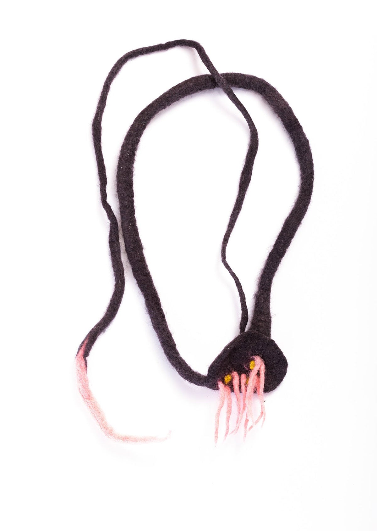 Colar África, lã feltrada