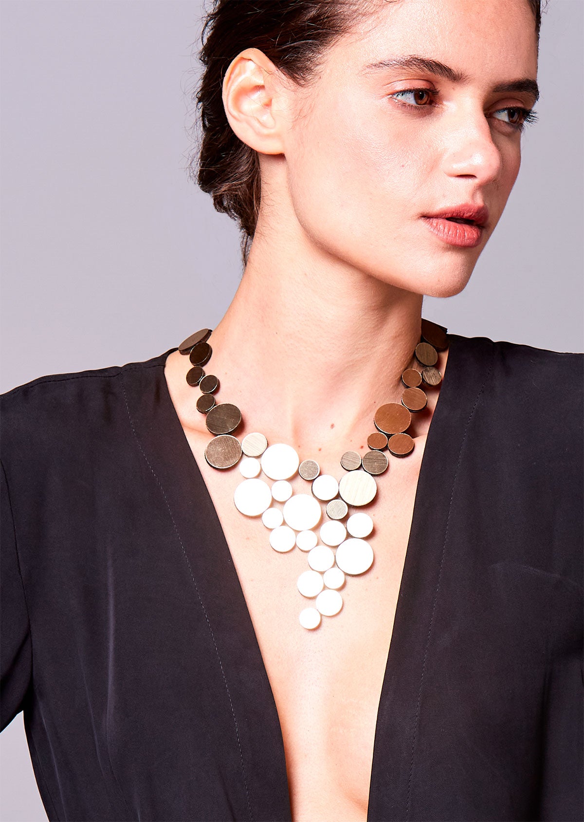 Colar Abstração V Ouro