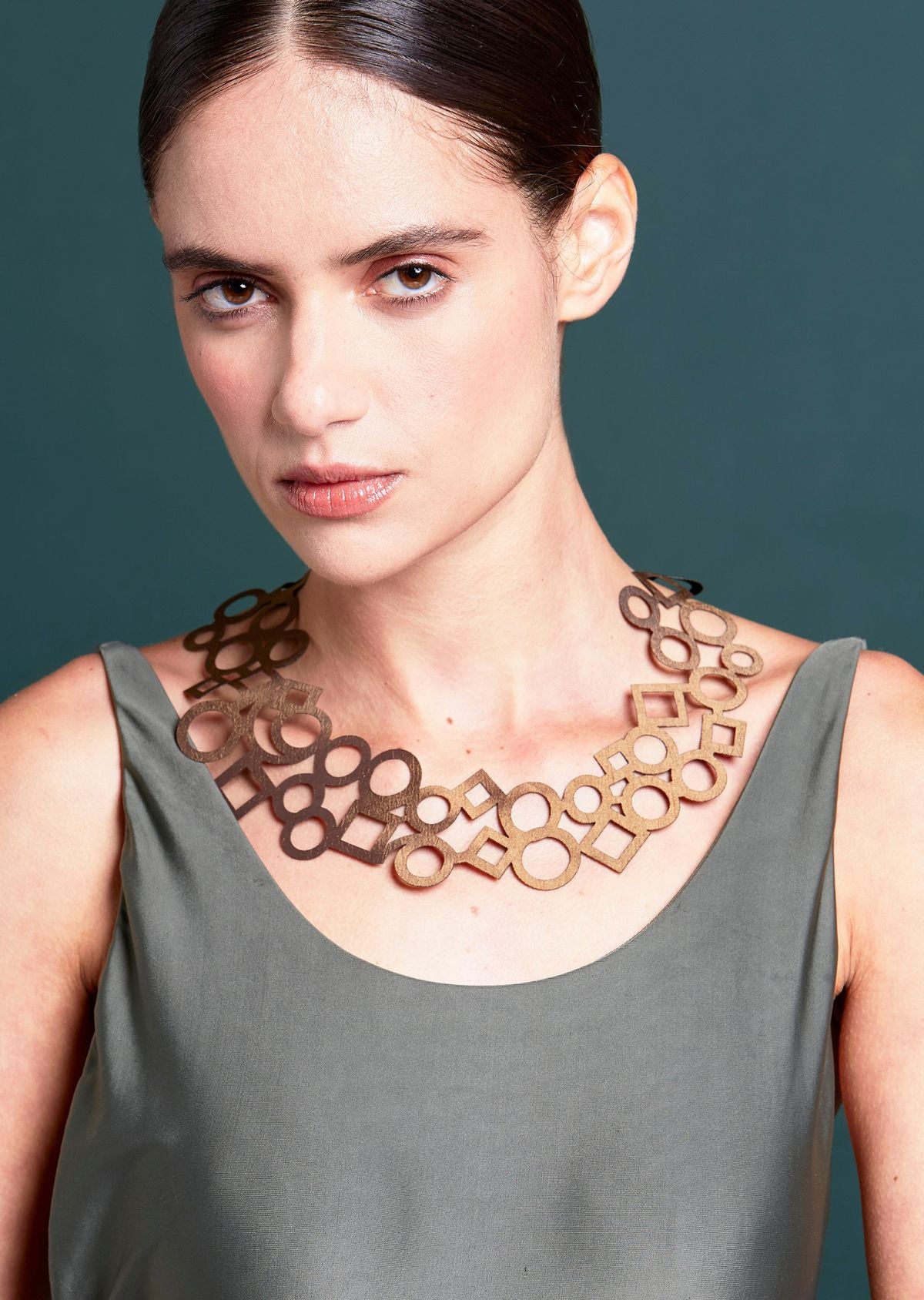 Gargantilha Geométrica dupla-face Bronze e Preto