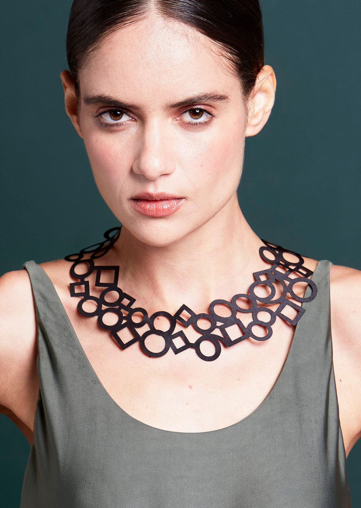Gargantilha Geométrica dupla-face Bronze e Preto