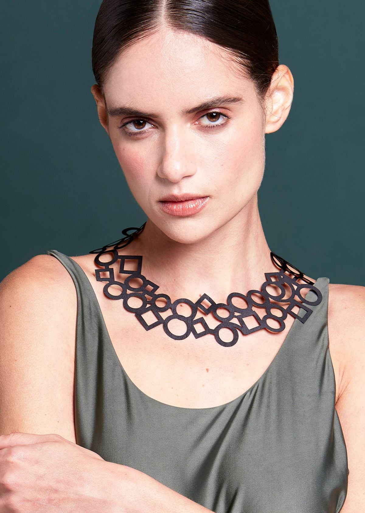 Gargantilha Geométrica dupla-face Bronze e Preto