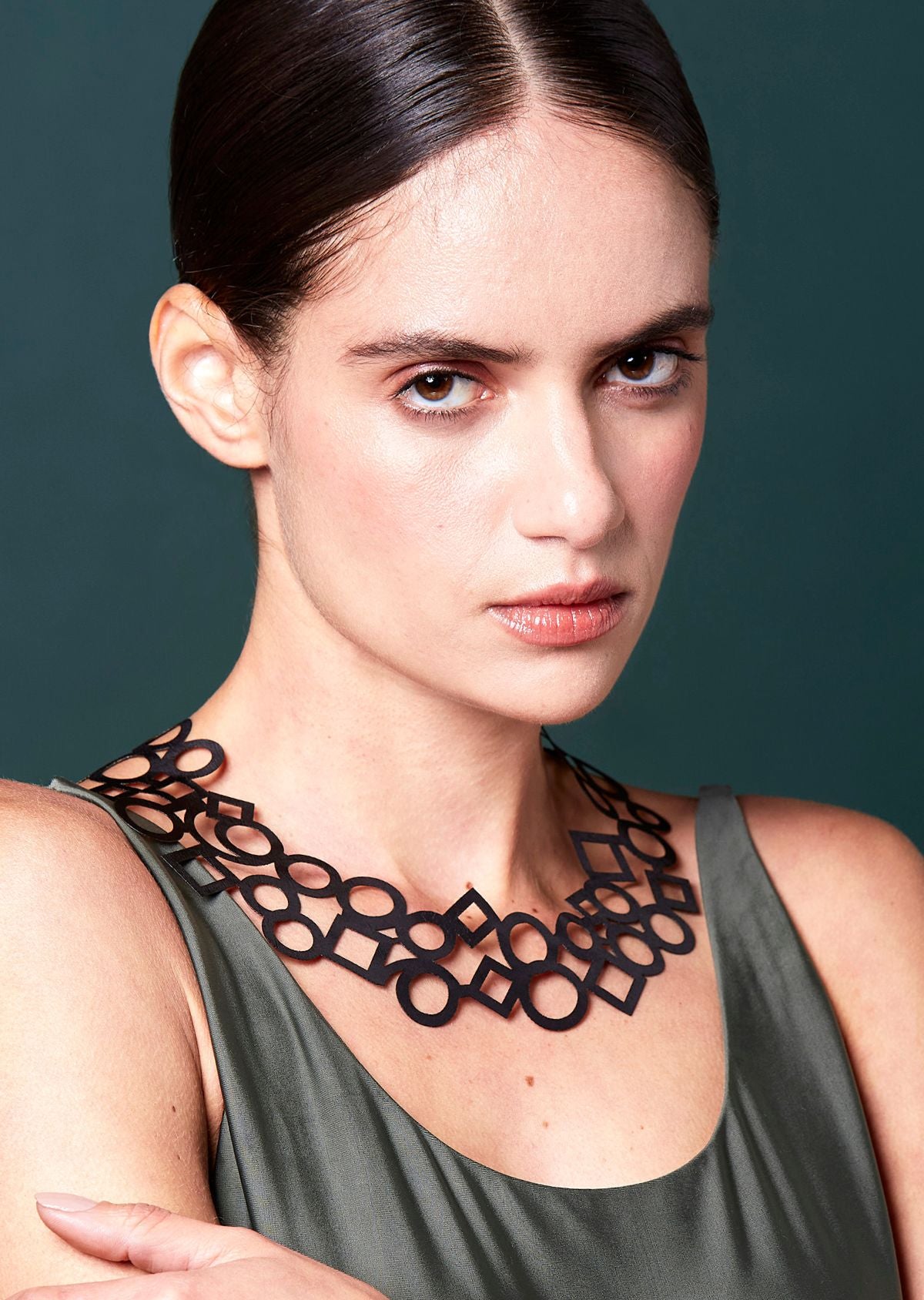 Gargantilha Geométrica dupla-face Bronze e Preto