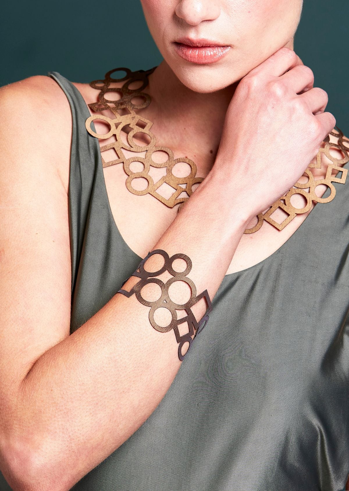 Pulseira Geométrica dupla-face Bronze e Preto