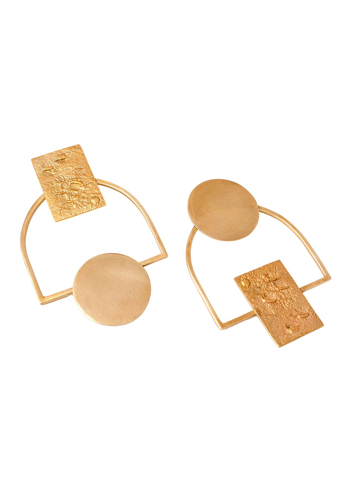 Brinco Aelita Latão