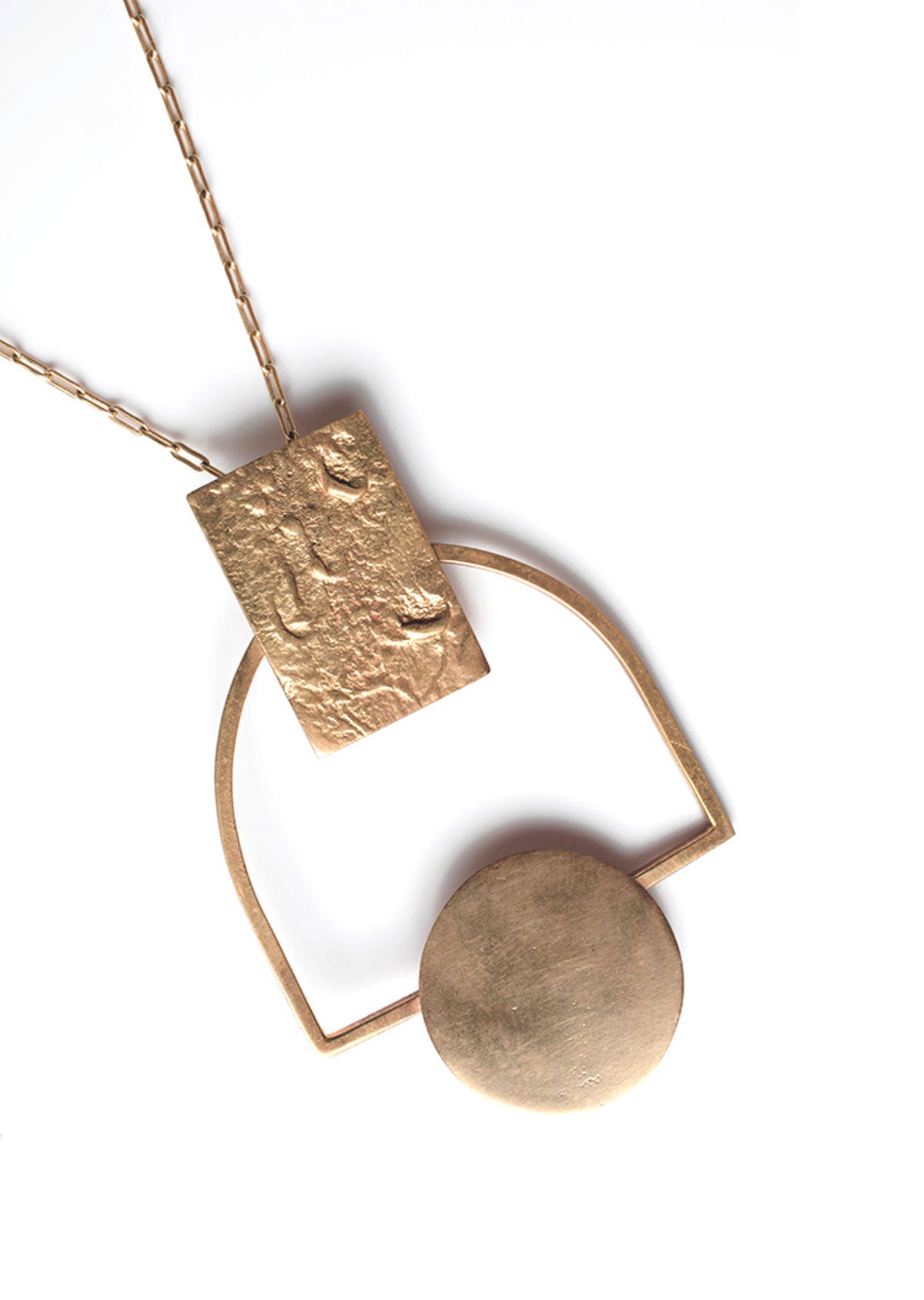 Broche-Pingente Aelita Latão