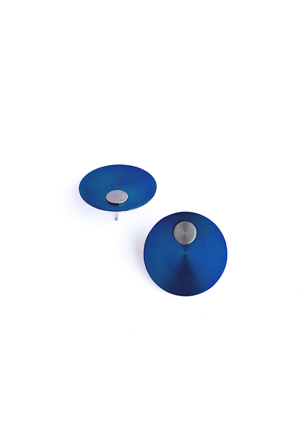 Brinco Disquinho Dupla Face Azul Metálico e Prata