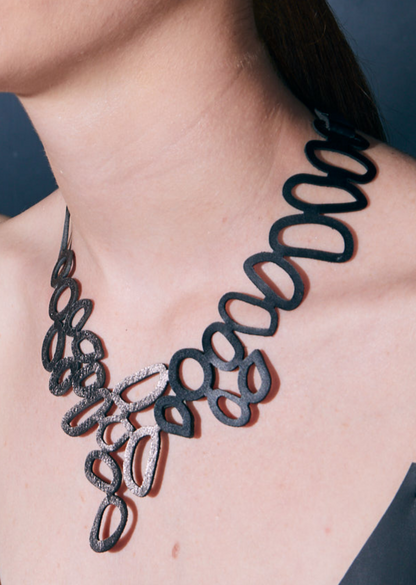 Colar Coral Preto&Prata