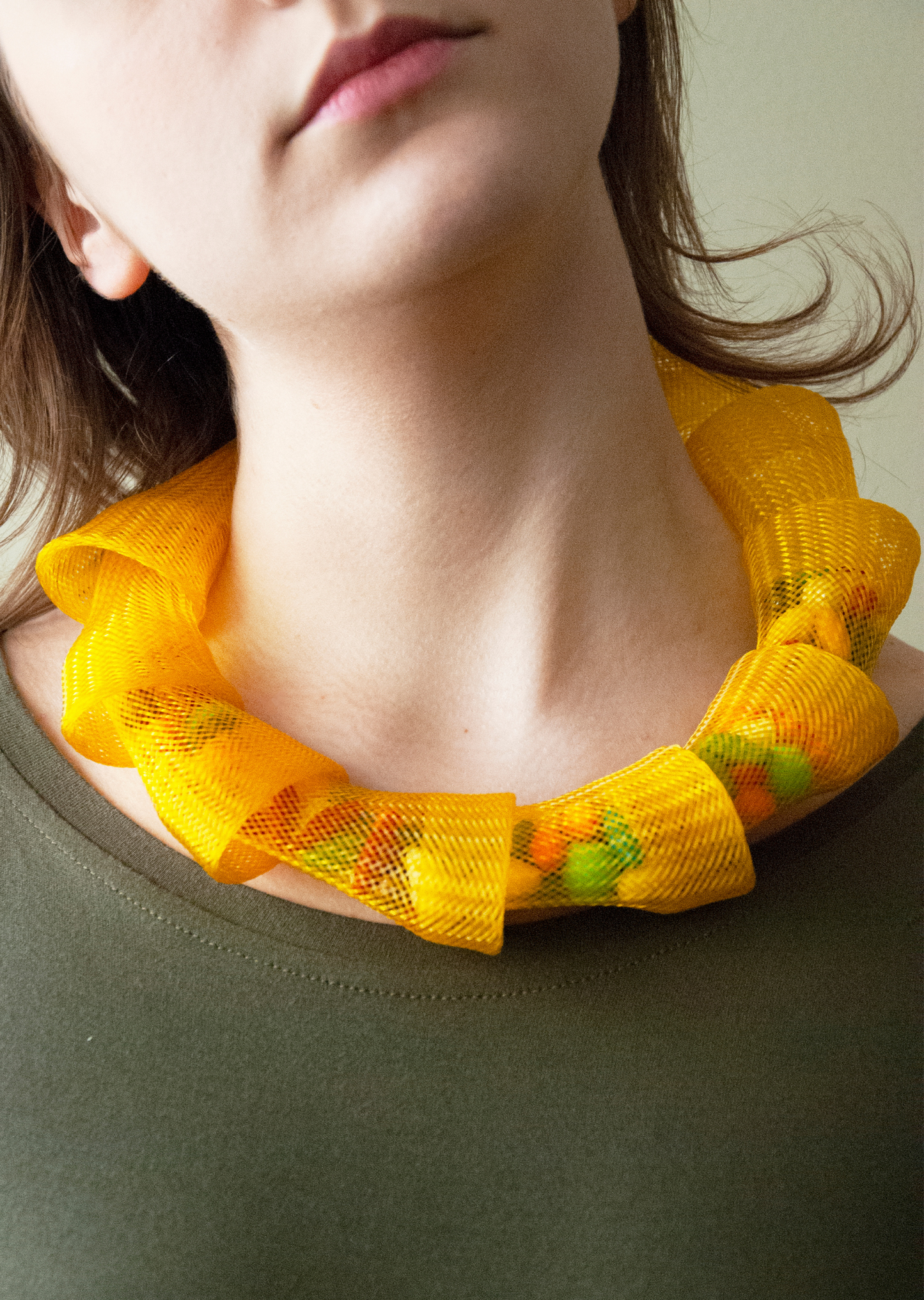 Colar Gomos Amarelo com Cores